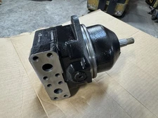DISPLACEMENT MOTOR FOR SENNEBOGEN INDUSTRIAL MATERIAL HANDLER 118748 (REMAN)