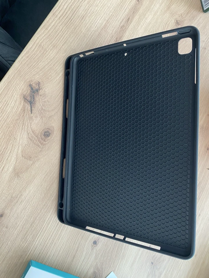 Hülle für iPad 9.7 (2018) 6. Generation Schutzhülle Standfunktion TPU Rückseite