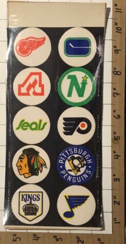 1974 SELTENE VINTAGE NHL HOCKEY PUCK AUFKLEBER BRUINS KC SCOUTS GOLDENE SEGELN NEU IN VERPACKUNG - Bild 2 von 2