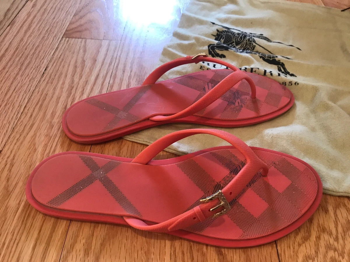 Burberry rubber store flip flops
