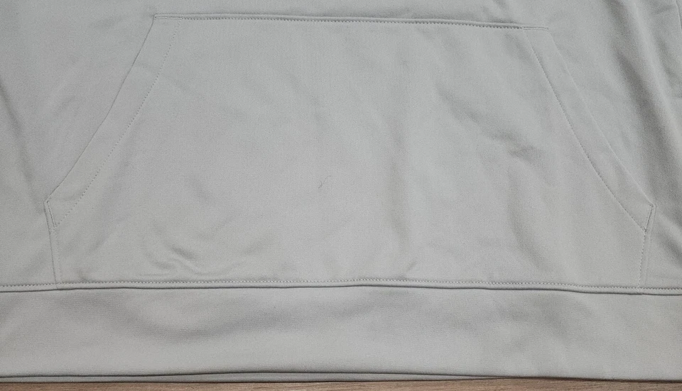 Moletom com capuz cinza Under Armour masculino hóquei juvenil YXL 1356499-011 NOVO COM ETIQUETAS US$ 50 - Imagem 3 de 4