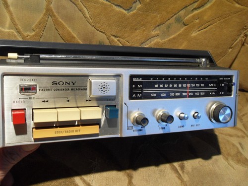 SELTEN 1970er Sony CFM-8000W AM/FM Radio Kassettenrekorder mit Beatles Tape - Bild 4 von 23
