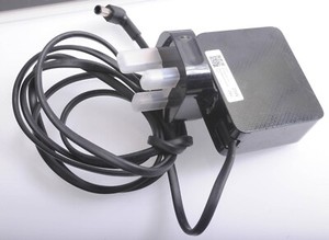 Original Samsung A2514_MPNL, 14,0 V, 1,79 A Netzteil - UK 3 PIN