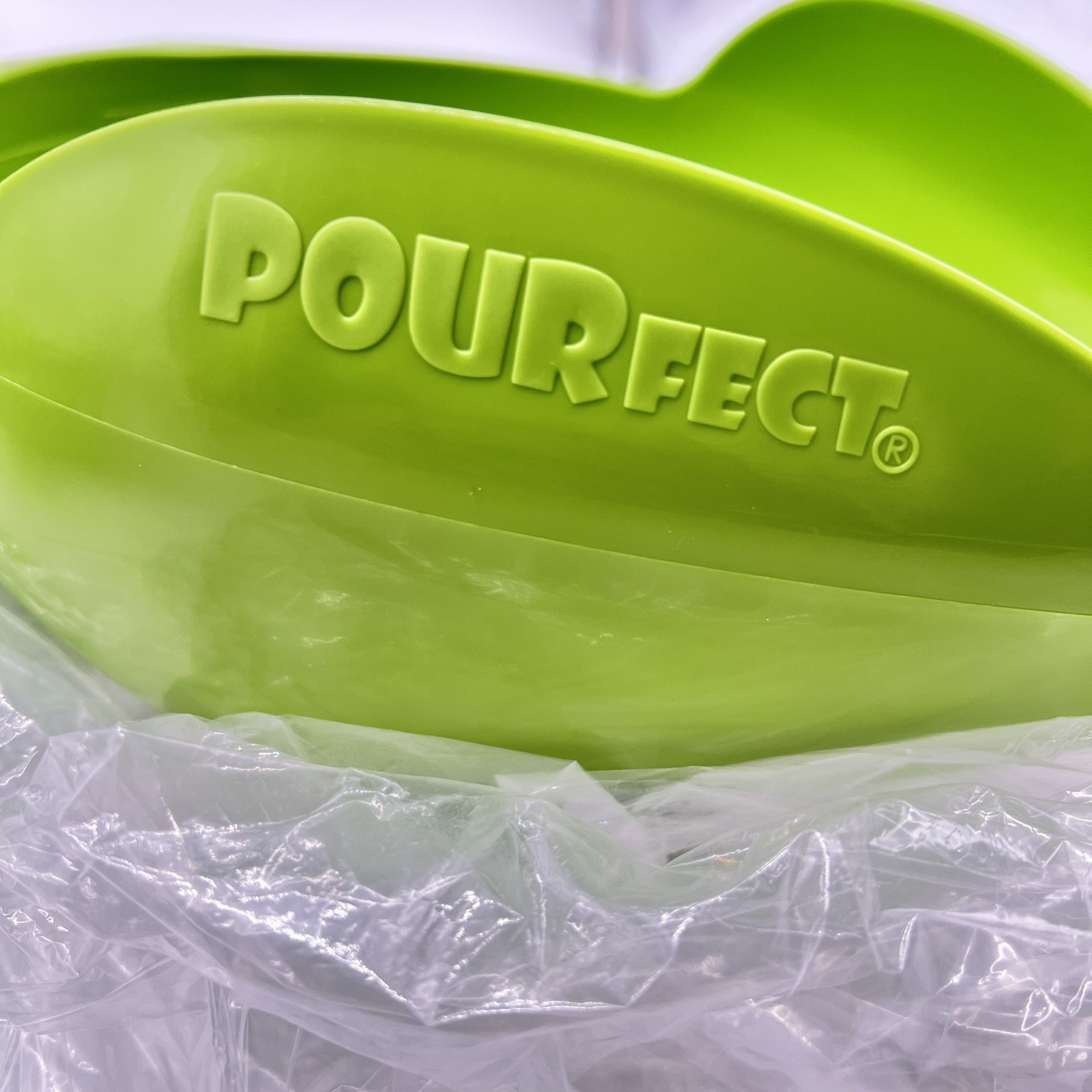 Pourfect Set of 3 Spill Proof Ergonomic Measuring Bowls/9 Measuring Cups-Avocado