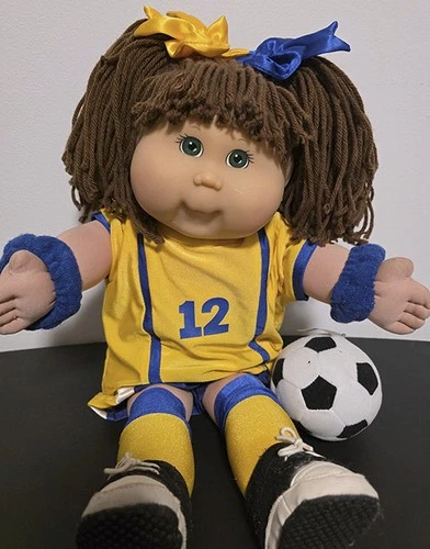 2004 TRU Cabbage Patch Kid K-2 Medium Brown Hair Gree Eyes HTF Soccer Outfit
