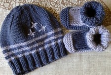 Beanie & Booties Set. 2 Tone Grey. Hand-knitted by me. Newborn Baby. Stars. Soft