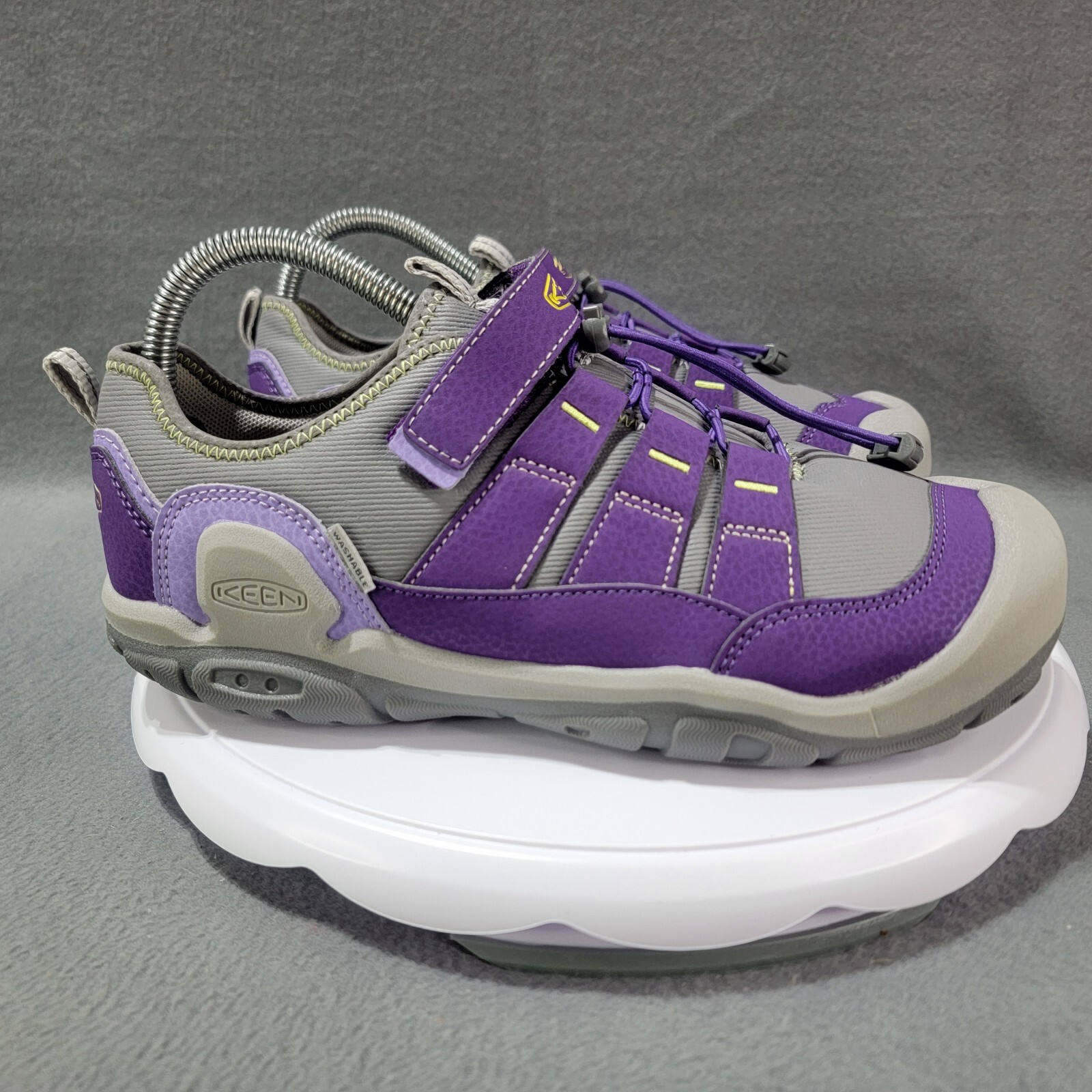 Sneaker con cinturini cavi KEEN taglia 6 giovane o taglia 8 viola e grigie