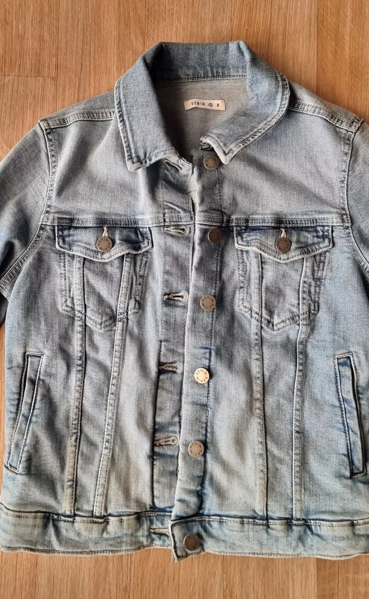 Target Womens Stretchy Blue Denim Jacket Size 8 Classic look