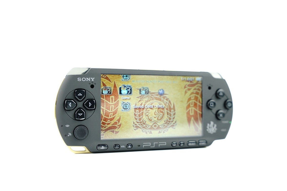 Sony PlayStation PSP 3000 | 64 GB | New Shell | Charger + Ostent