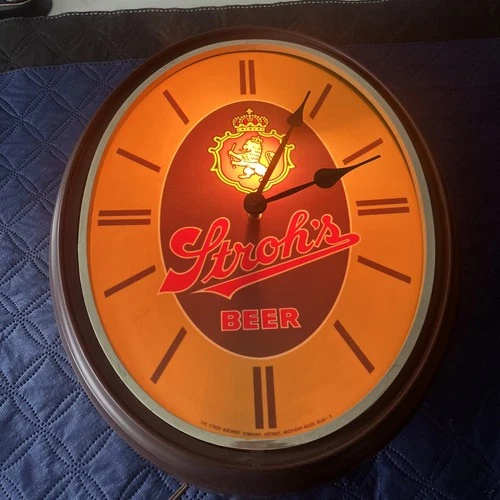 Stroh's Beer Vintage Light Up Clock Wall Sign Bar Pub Clock Doesn't Work