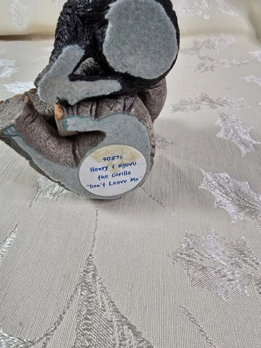 Tuskers Collectible 90875 Henry and Nguva the Gorilla "Don't Leave Me" 2001 - Picture 8 of 11