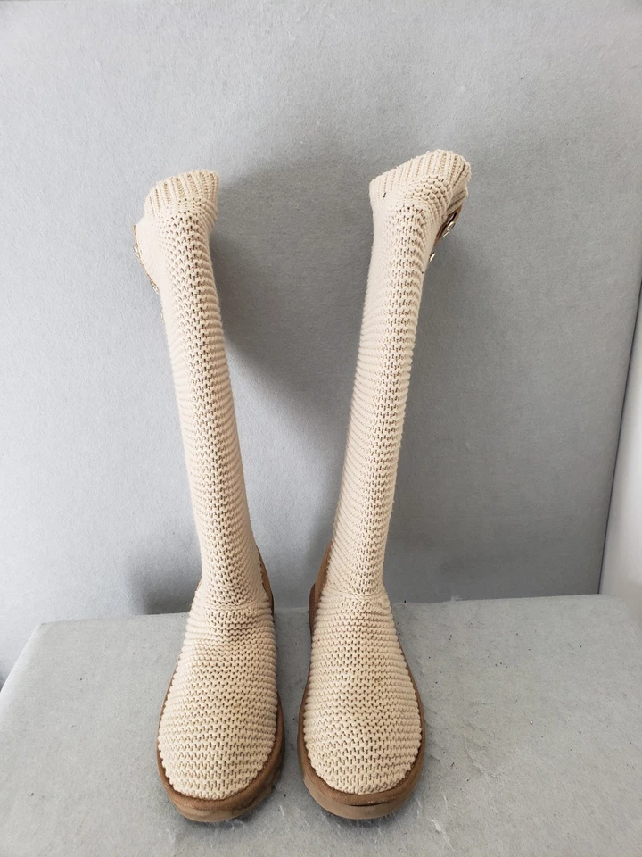 Botas UGG Clásicas Tejidas Cardy Para Mujer 9 Arena Beige Alto Botón Cómodas Zapato de Invierno Foto 2 de 4