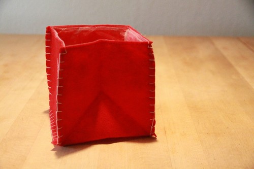 Übertopf Tasche Filz innen mit Folie faltbar Schneeflocke aufgestickt weiß rot - Bild 4 von 9