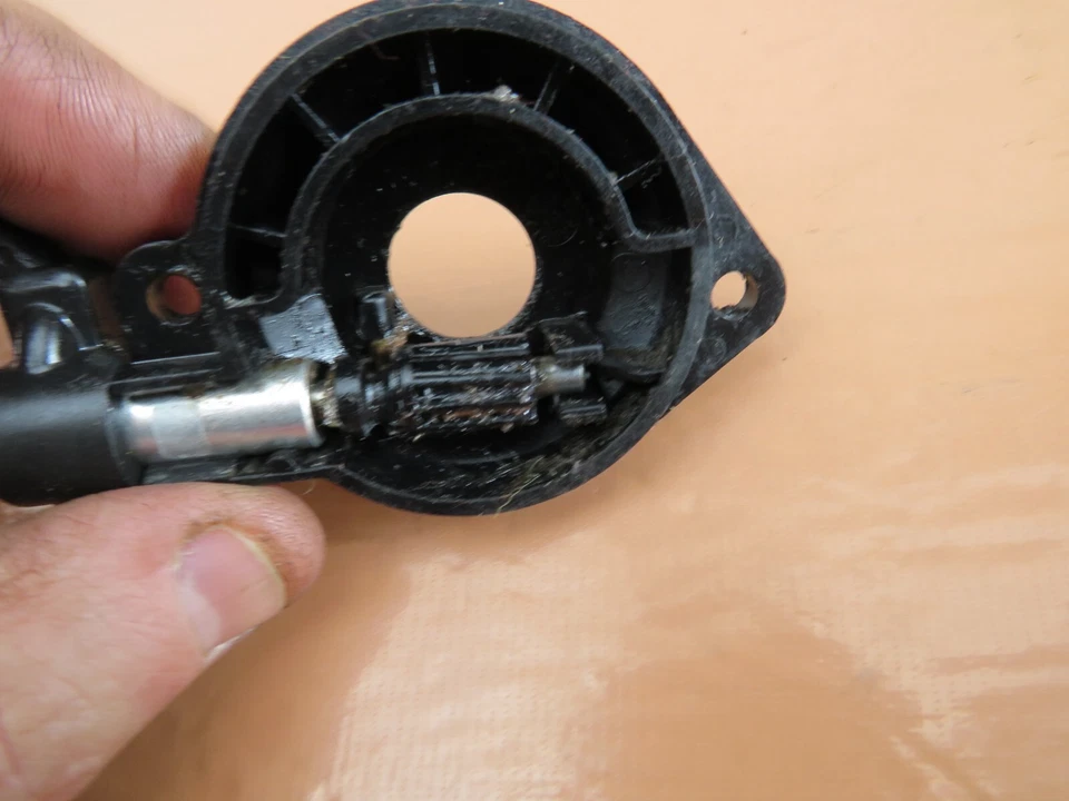 Jonsered CS 2238S Chainsaw OEM Oil Pump 530-057935 - Image 2 of 4