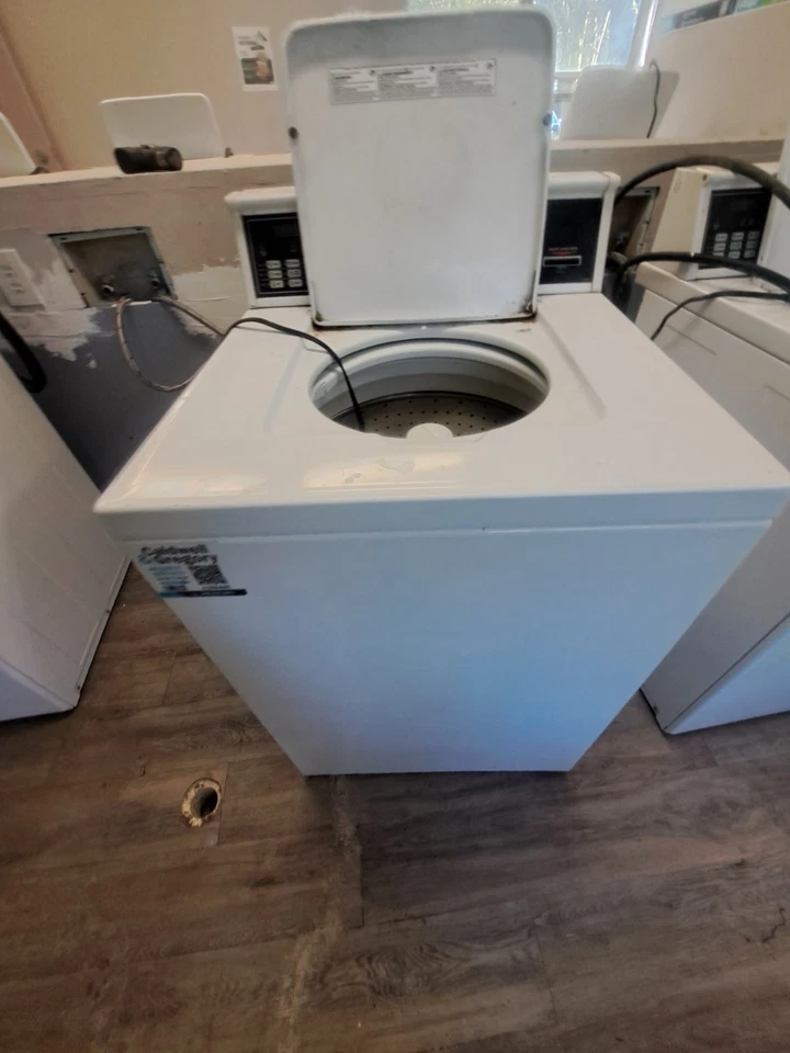 Lavadora de carga superior comercial Speed Queen usada 1PH 120V 60HZ - funciona con monedas Foto 2 de 4