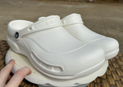 White Crocs Slip On Clogs Mens Size 10 Wmns Size 12