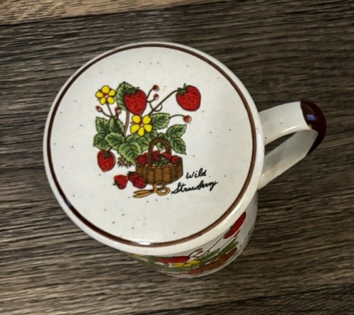 Vintage Wild Strawberry Coffee Mug Cup Brown Lid Cottagecore Retro E12 - Picture 5 of 8