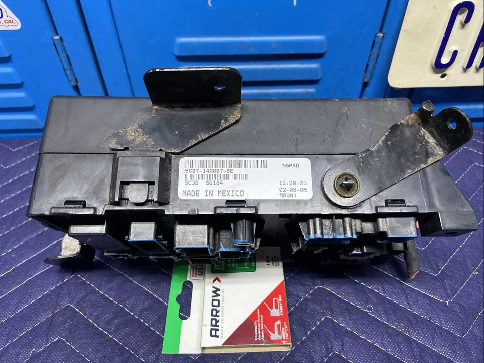 Ford F-250 F-350 XL 2005 6,0 L Super Duty tablero caja de fusibles relé 5C3T-14A067-Be Foto 3 de 4