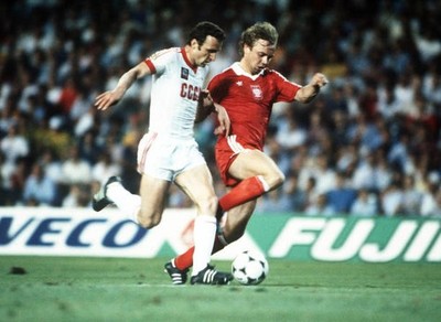 1982 World Cup Poland 0 v USSR 0 Poland's Andre Buncol is tackled - Old Photo