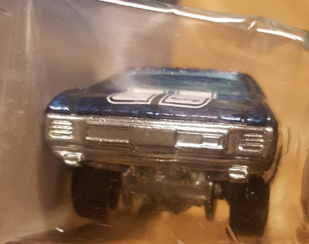 Hot Wheels 1970 Chevy Chevelle SS Blue w/ White Stripes 1:64 1999
