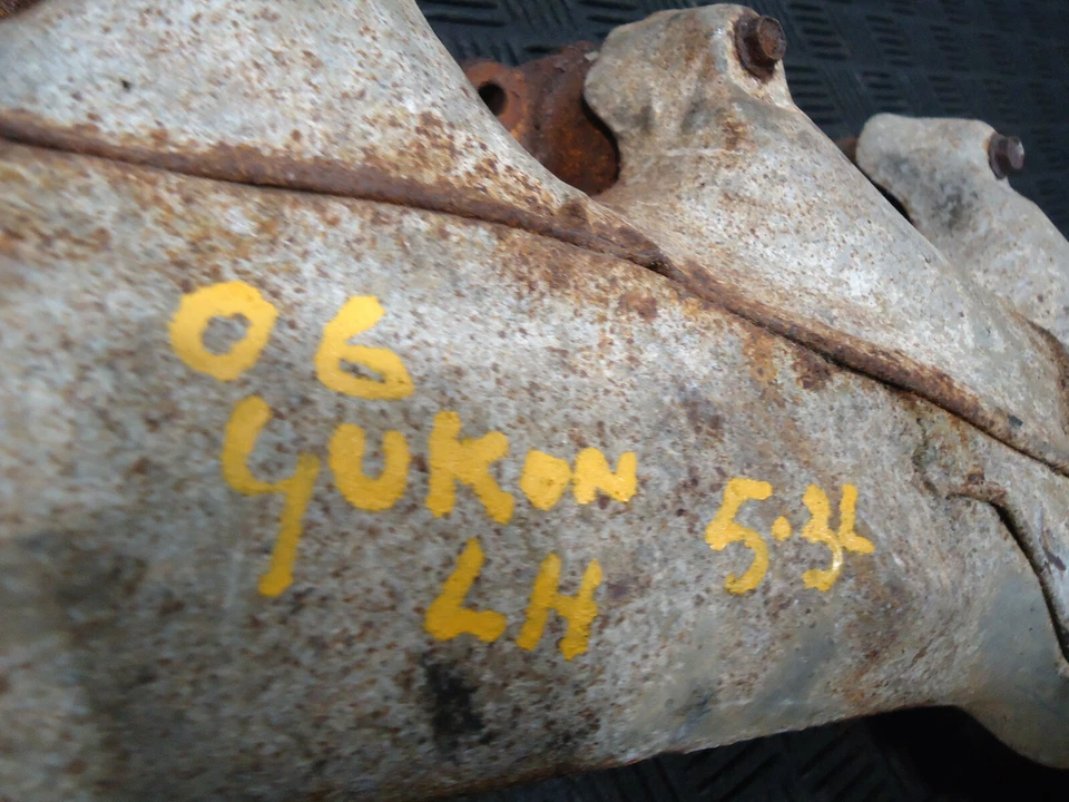 GMC Yukon XL 2006 5,3 L 4x4 colector de escape del lado del conductor izquierdo Foto 2 de 4