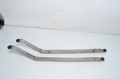 Fuel tank mounting bracket