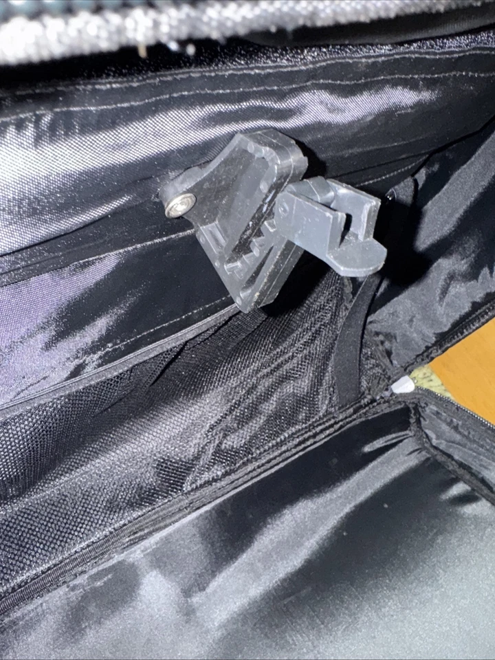 Equipaje Iron Rider Heavy Duty, Negro 19 X 12 X 8 11 X 15 X 9 Foto 4 de 4