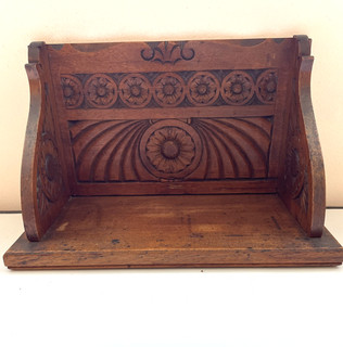 Kleines Regal aus geschnitztem Holz Vintage