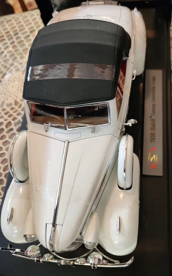Franklin’s Mint White 1938 Signature Buick Century - Image 2 of 4