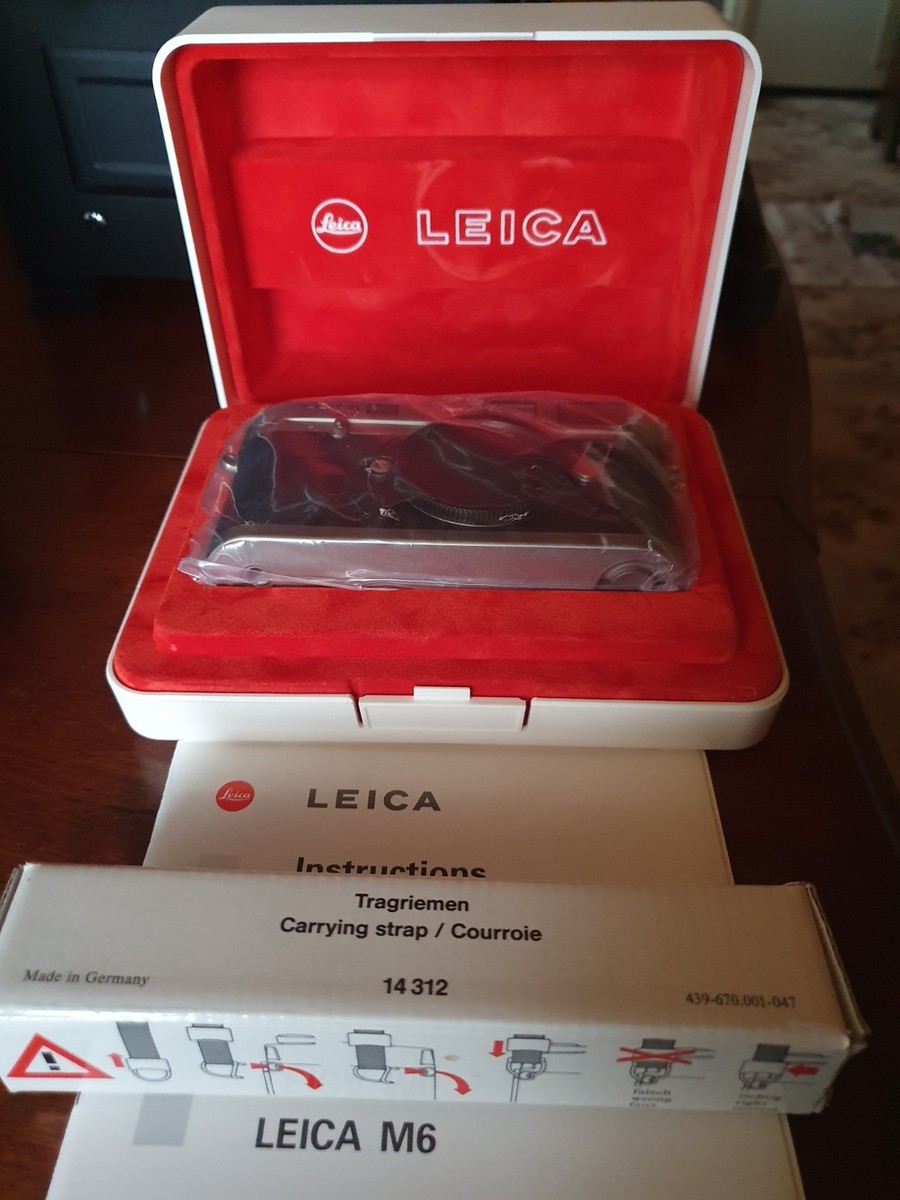 Leica M6 Classic w/accessories Unused condition UK