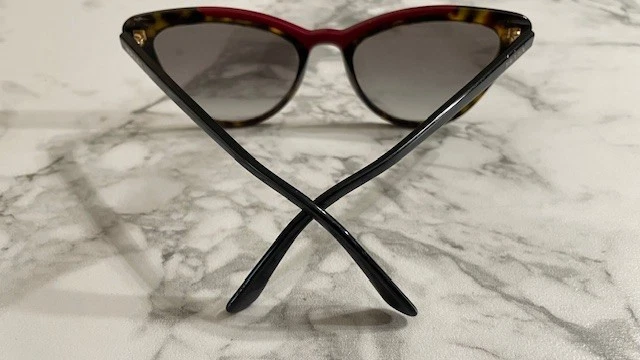 Gafas de sol PRADA SPR01V marco negro y rojo y tortuga 56-20 320/0A7 145 2N negro Foto 3 de 4