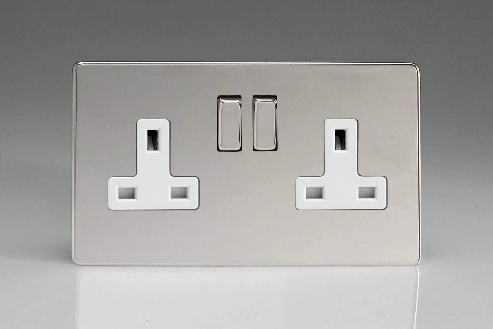 Varilight XDC5WS 13A Socket Polished Chrome White 2-Gang, 86x147x32mm