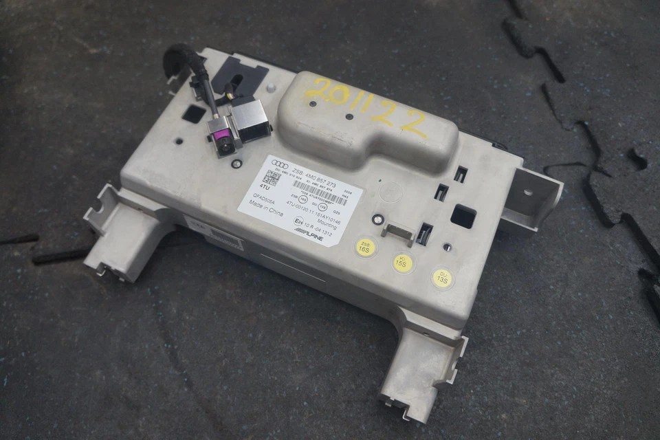 Монитор информационный для приборной панели радио навигатор экран коричневая отделка 4m0857273 Audi Q7 2017-19 - Изображение 2 из 4