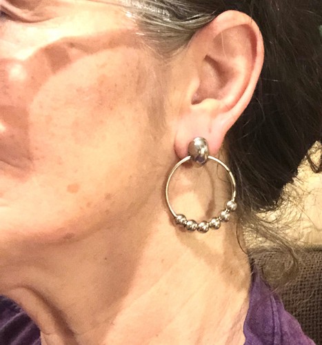 Vintage 80s Polished Silver Metal Beaded Door Knocker Hoops Pierced Earrings - Picture 4 of 12