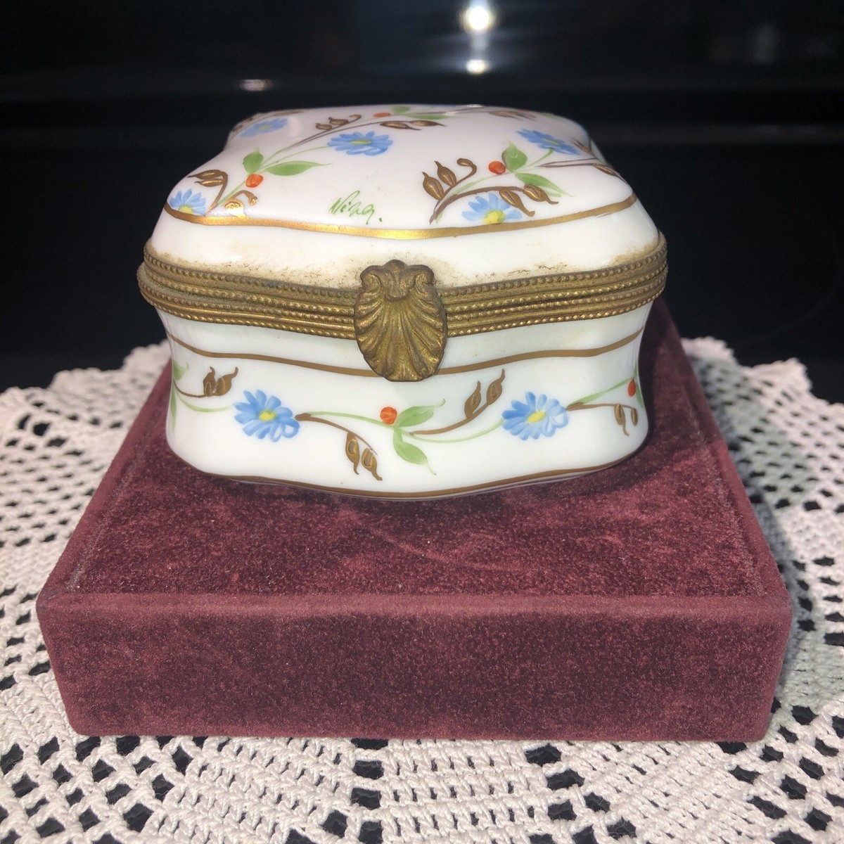 RARE ARTIST SIGNED LIMOGES France Decor A La Main Paris Style 