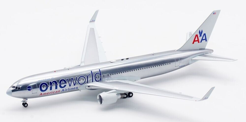 アメリカン航空 767-300ER N395AN 1/200 1:200 IF200 American Airlines Boeing 767-300 N395AN w/Stand