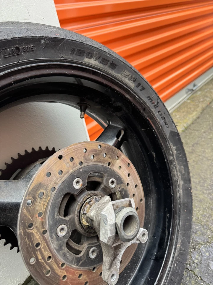 Llanta trasera recta 2001 2002 2003 Suzuki GSXR 600 750 Foto 3 de 4