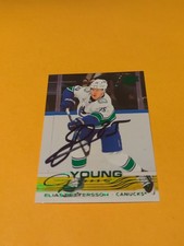 Elias Pettersson Signed Vancouver Canucks Young Guns Holiday Green Rookie Card. rookie card picture