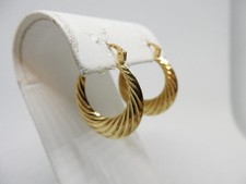 LADIES 14 KT YELLOW GOLD HOLLOW DETAILED HOOP EARRINGS