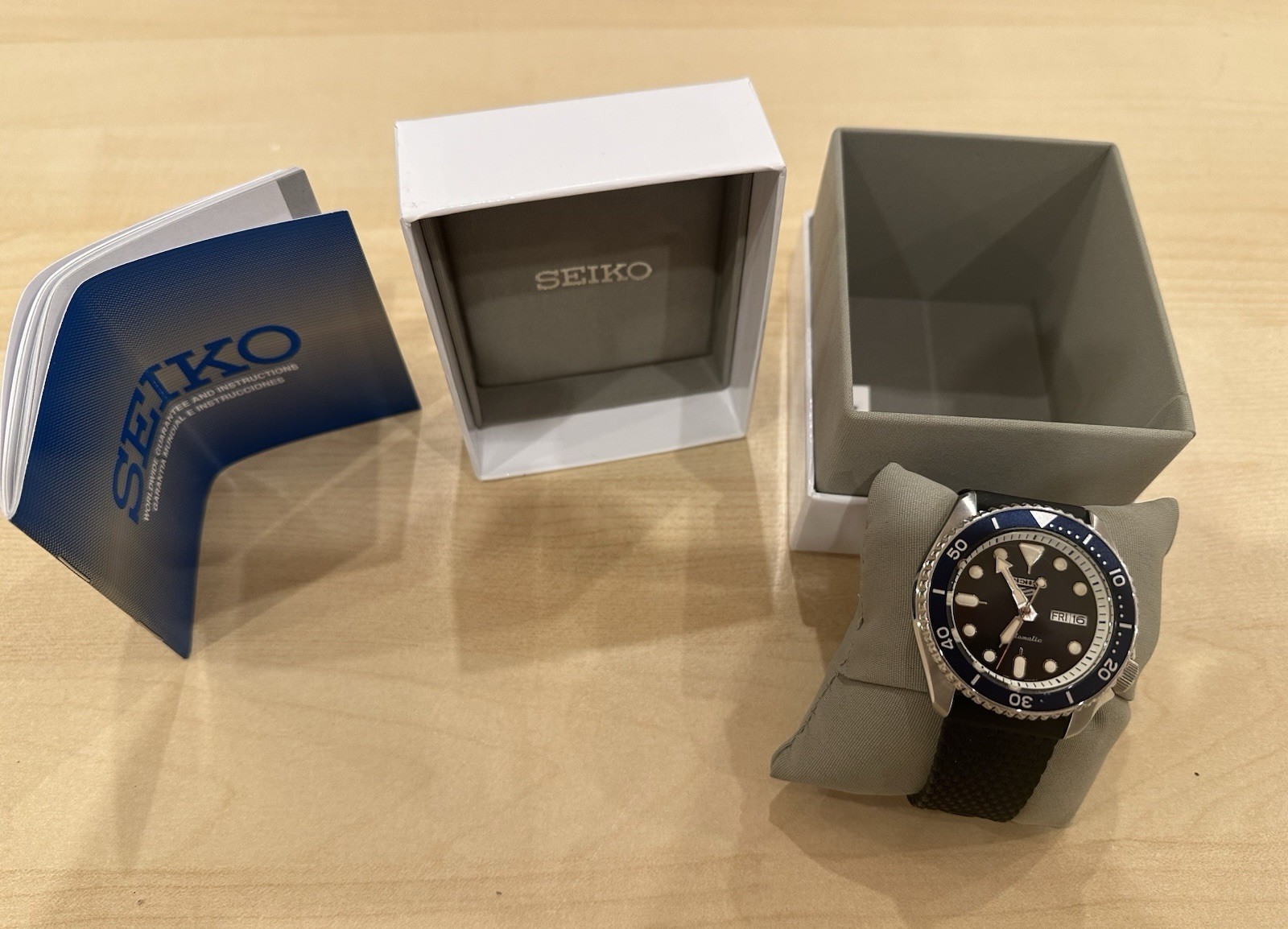 Black 5 Bezel Manual Dial Wristwatch Seiko Box Automatic Blue Strap Diver Rubber - VintageWatches.PK Black 5 Bezel Manual Dial Wristwatch Seiko Box Automatic Blue Strap Diver Rubber - vintagewatches.pk