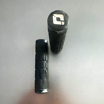 ODI Fahrrad Lenkergriffe Lock-On mit Klemmring Schwarz 2er Set Gummi/Metall - Bild 1 von 3