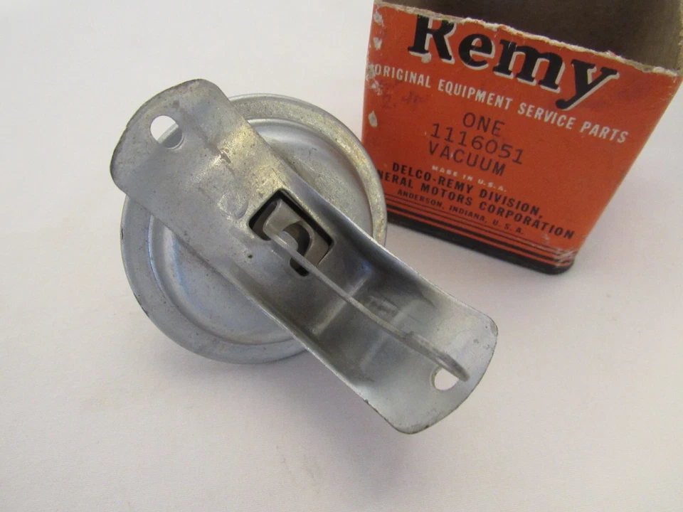 NOS 1937-52 Pontiac Deluxe 6 Torpedo P/6 Distributor Vaccuum Advance GM 1116051 - Image 4 of 4