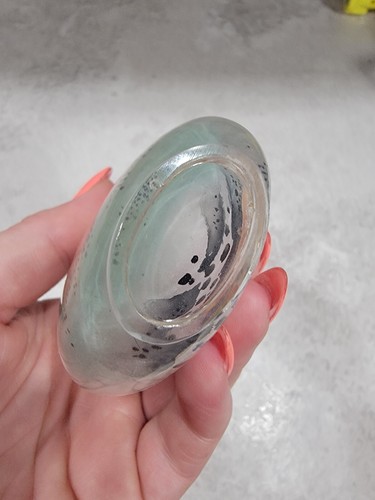 BEAUTIFUL CHINESE GLASS OVERLAY SNUFF BOTTLE HAND PAINTED KITTENS REVERSE SIGNED - Picture 5 of 5