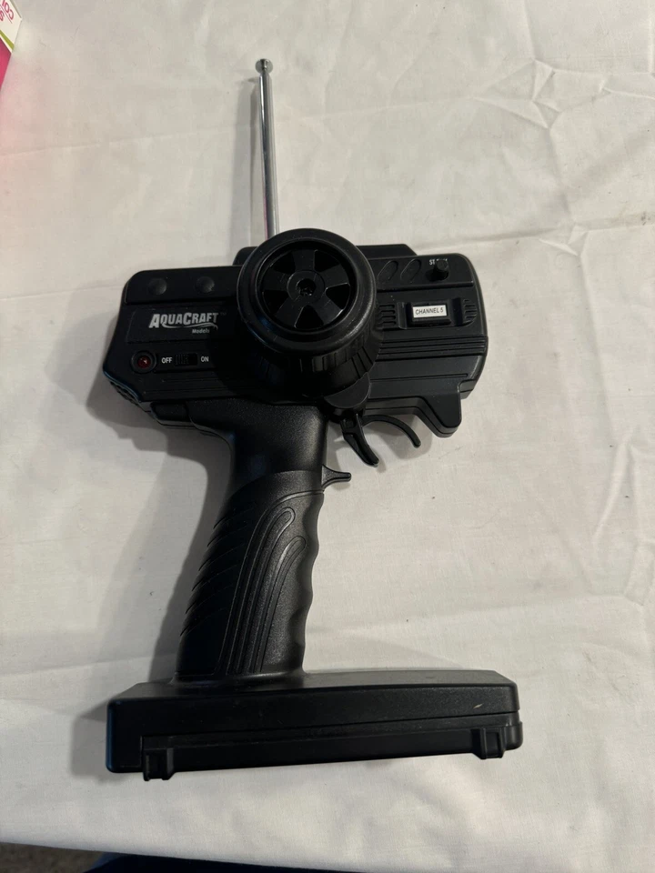 AquaCraft Reef Racer 2 Electric Vee-Hull Boat RTR / Purple & Yellow UNTESTED B72 - Image 3 of 4