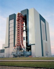 APOLLO 14 SPACE VEHICLE LEAVING THE VEHICLE ASSEMBLEY BLDG 8X10 PHOTO IMAGE 1