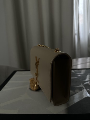 BORSA A TRACOLLA SAINT LAURENT BIEGE PELLE LISCIA VITELLO PICCOLA NAPPA 'KATE' GHW - Foto 18 di 24
