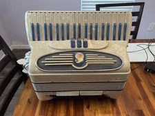 Accordion piano by Giulietti model s.32, serial 1662, vintage collectable
