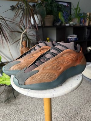 *VNDS* Size 11.5 - Adidas Yeezy 700 V3 Copper Fade - worn twice