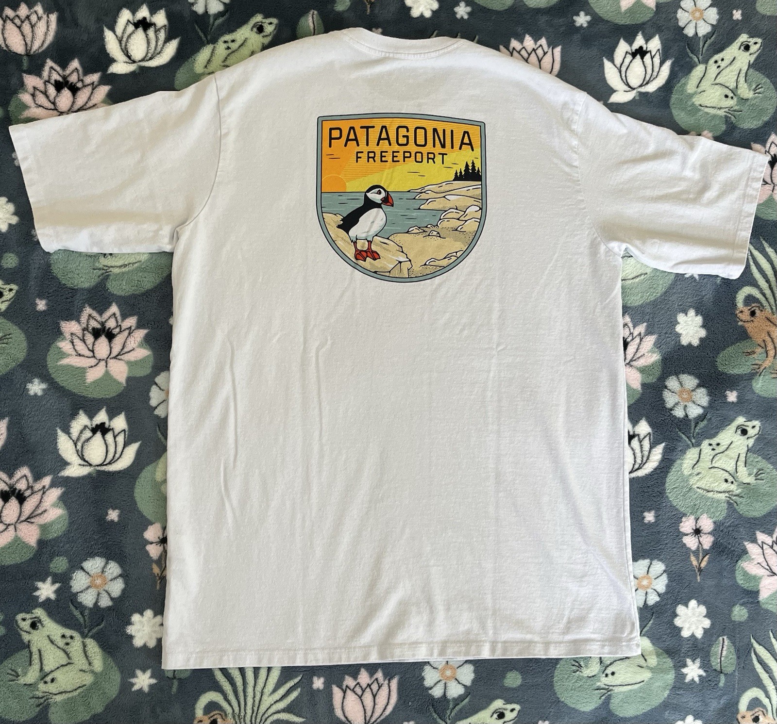 Patagonia Puffin Freeport White Responsibili-Tee Graphic T-Shirt Mens Medium thumbnail 9