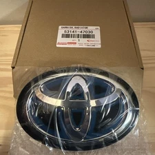 Toyota Highlander 2016,2017,2018,2019 Front Grille Emblem Radar OEM 53141-47030